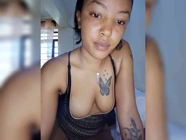 BeautifulGia webcam