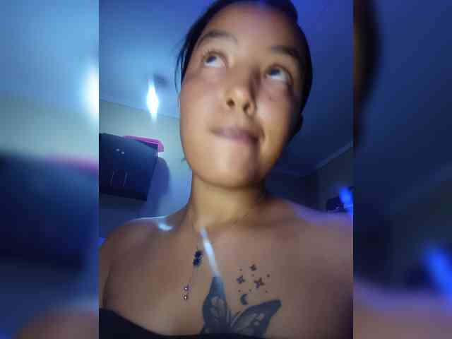 BeautifulGia webcam
