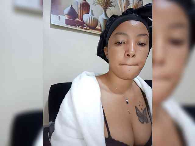 BeautifulGia webcam