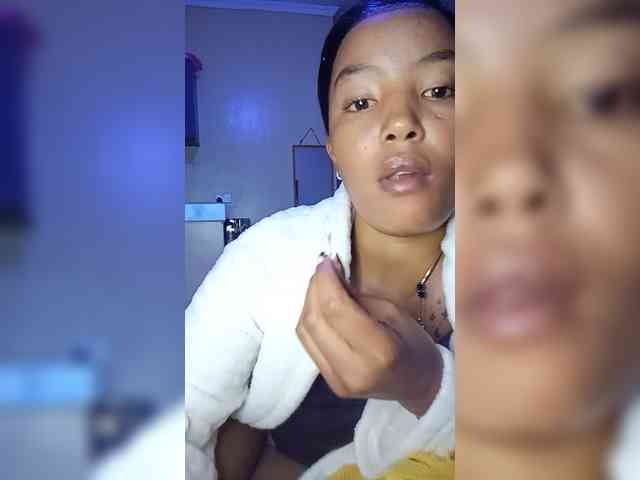 BeautifulGia webcam