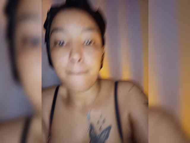 BeautifulGia webcam