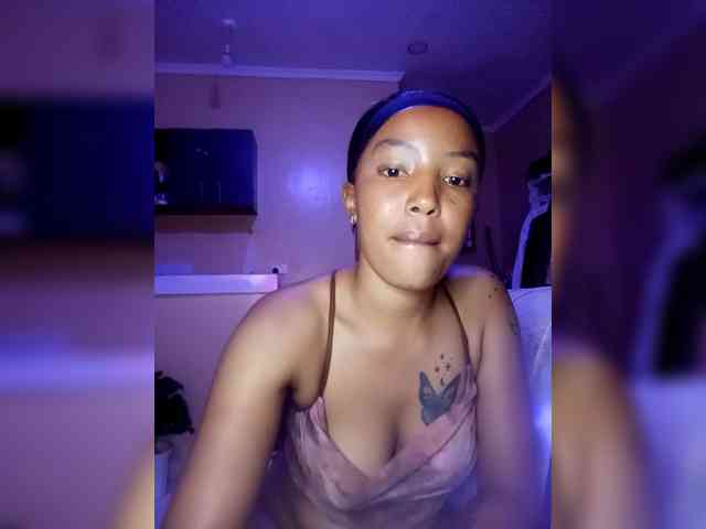 BeautifulGia webcam