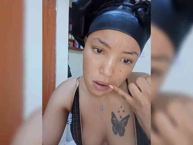 BeautifulGia webcam