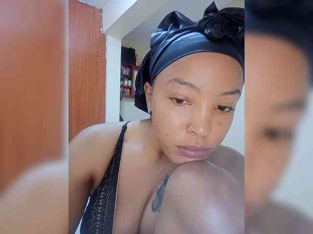 BeautifulGia webcam