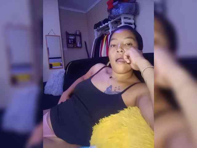 BeautifulGia webcam