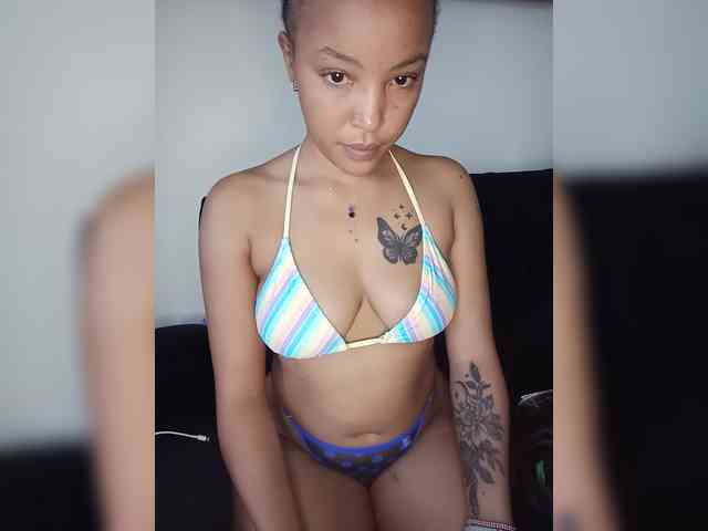 BeautifulGia webcam