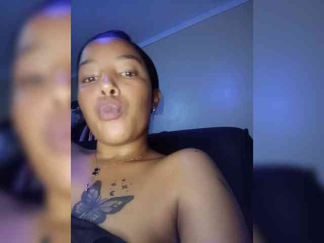 BeautifulGia webcam