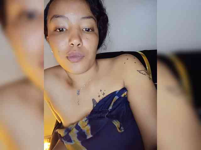 BeautifulGia webcam