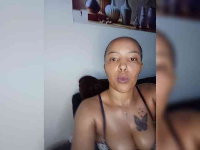BeautifulGia webcam