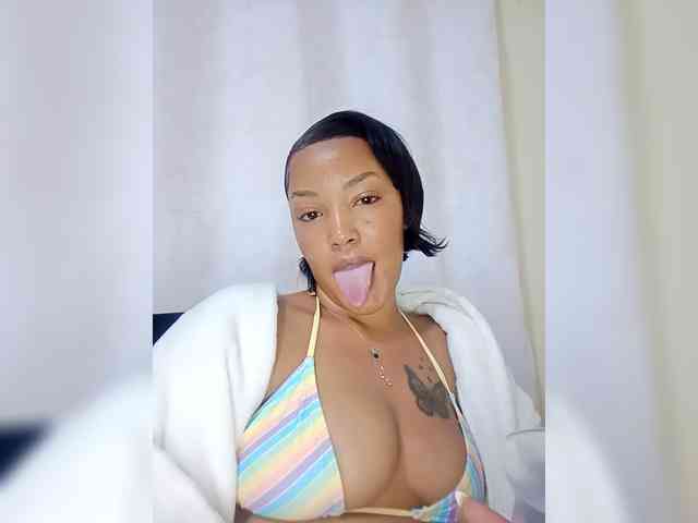 BeautifulGia webcam