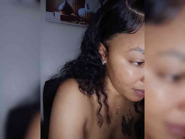 BeautifulGia webcam