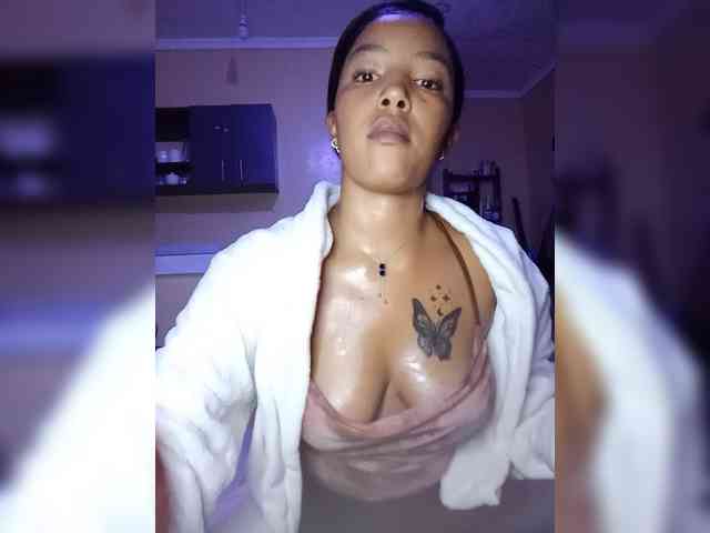 BeautifulGia webcam