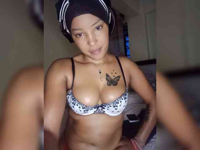 BeautifulGia webcam