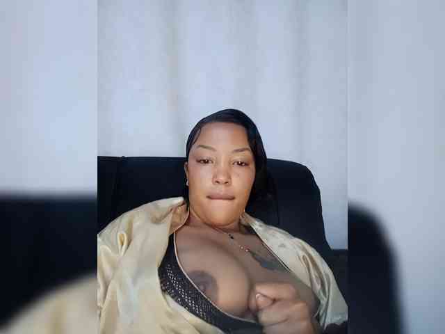 BeautifulGia webcam