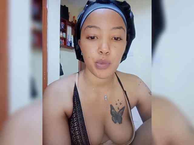 BeautifulGia webcam