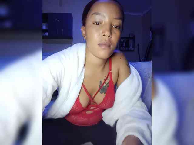 BeautifulGia webcam