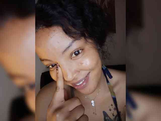 BeautifulGia webcam