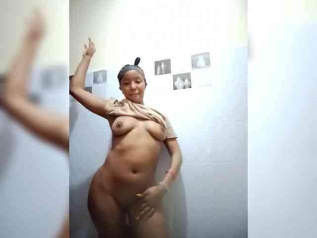 BeautifulGia webcam