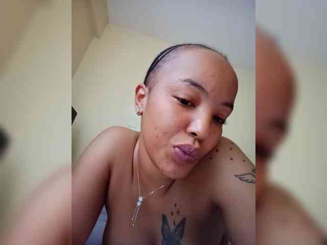 BeautifulGia webcam