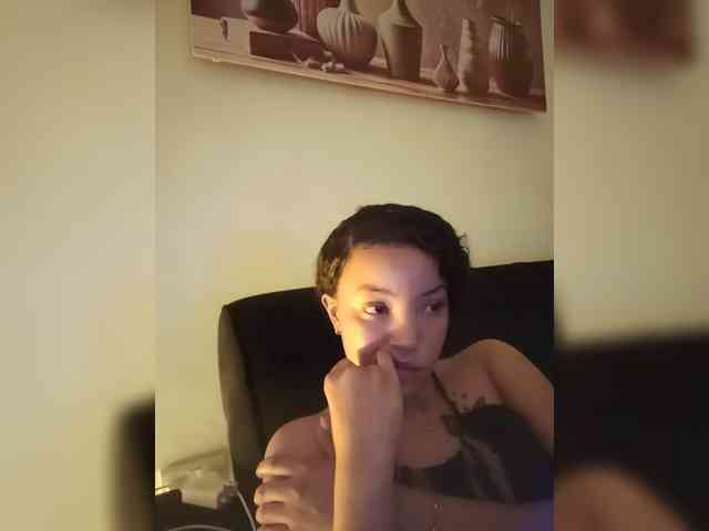 BeautifulGia webcam