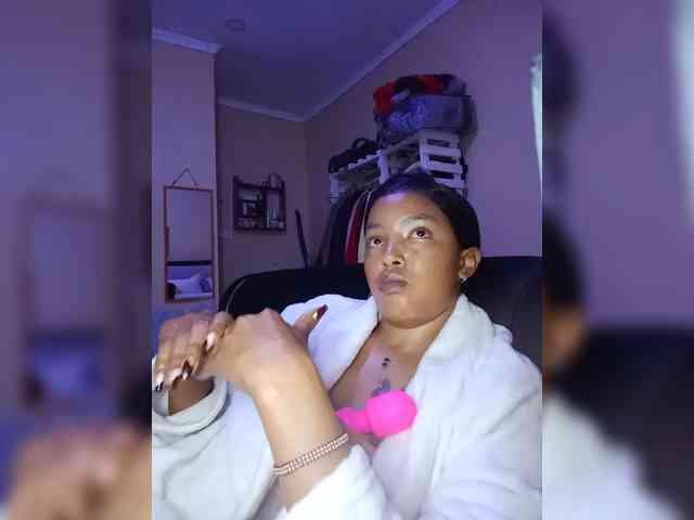 BeautifulGia webcam