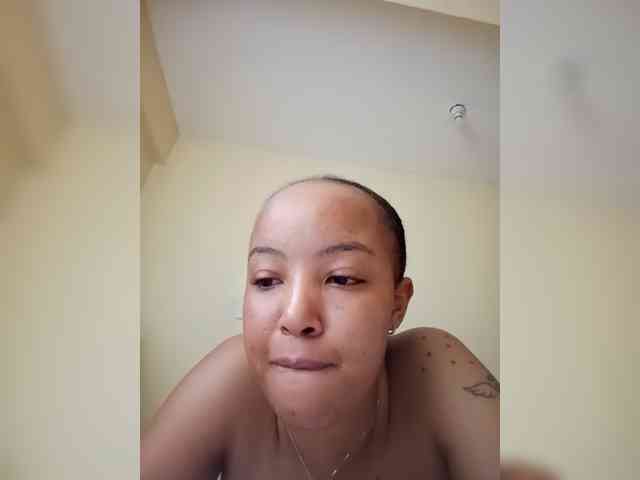 BeautifulGia webcam