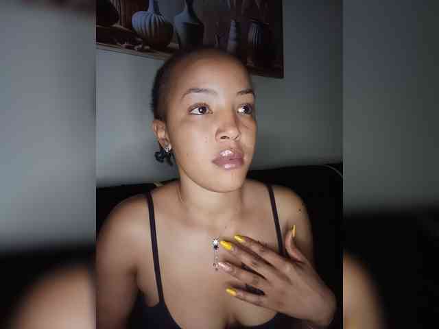 BeautifulGia webcam