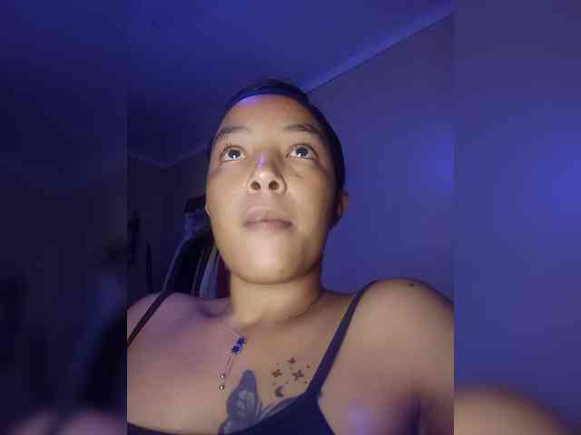 BeautifulGia webcam