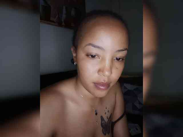 BeautifulGia webcam