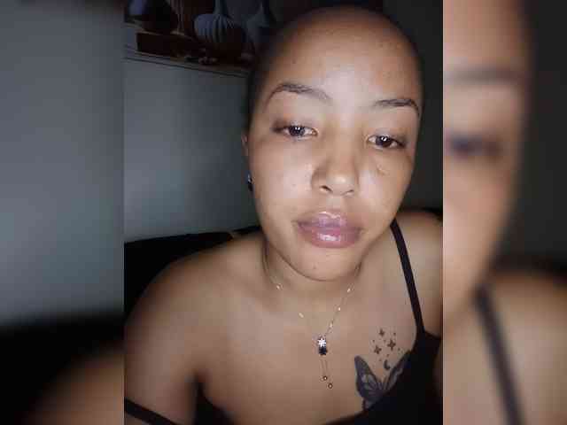 BeautifulGia webcam