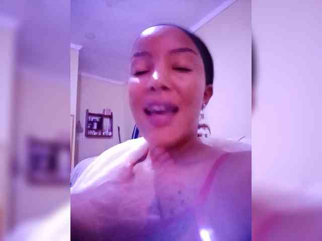 BeautifulGia webcam