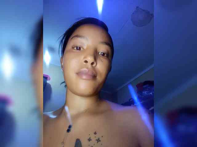 BeautifulGia webcam