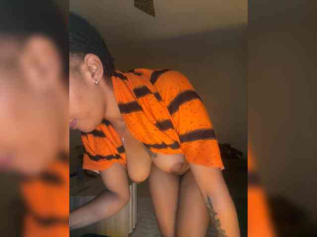BeautifulGia webcam
