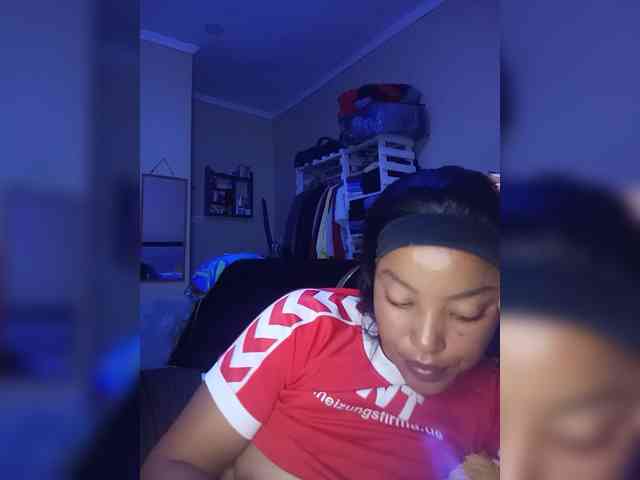 BeautifulGia webcam