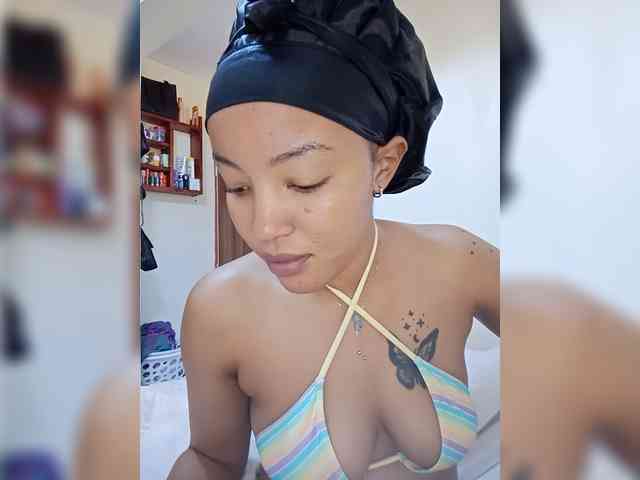 BeautifulGia webcam