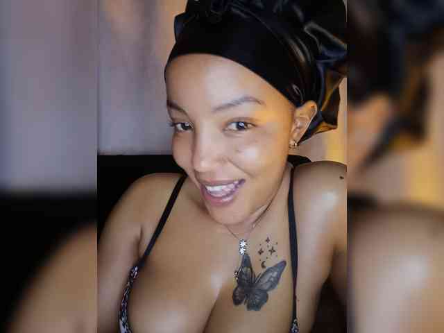 BeautifulGia webcam