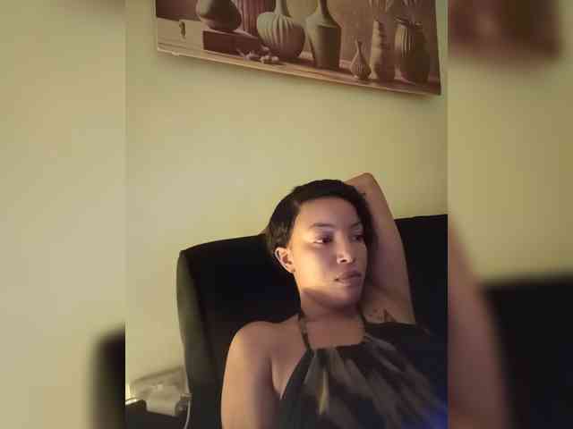 BeautifulGia webcam