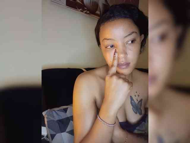 BeautifulGia webcam