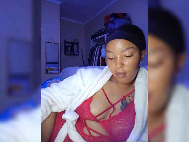 BeautifulGia webcam
