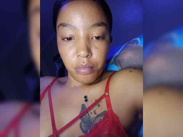 BeautifulGia webcam