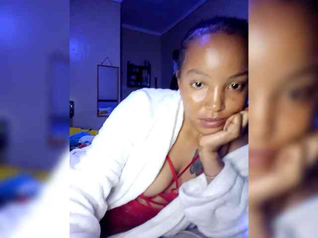 BeautifulGia webcam