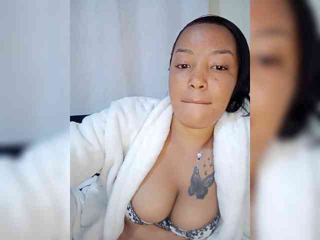 BeautifulGia webcam
