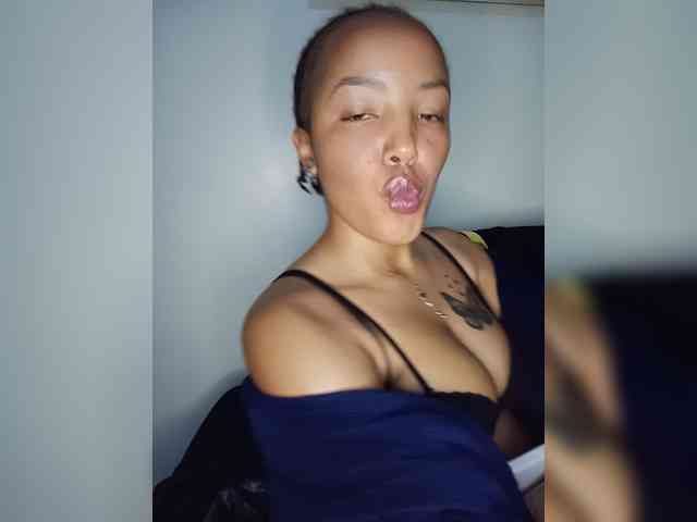 BeautifulGia webcam