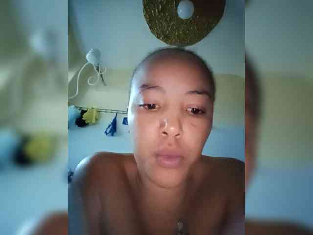BeautifulGia webcam