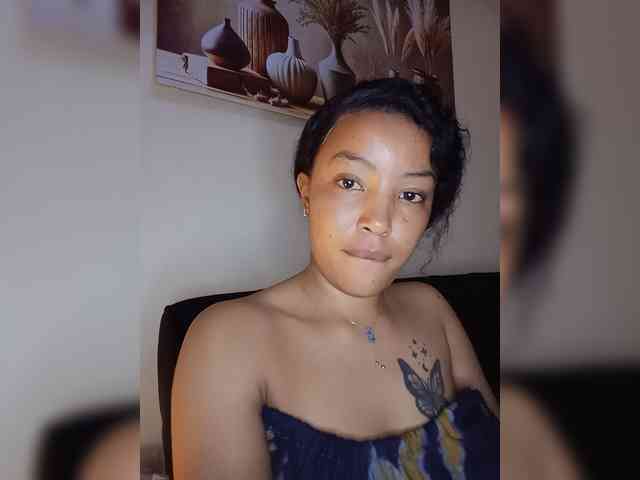 BeautifulGia webcam
