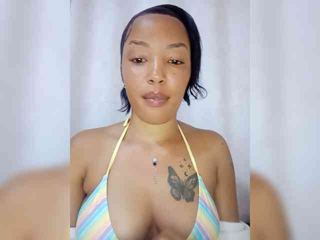 BeautifulGia webcam