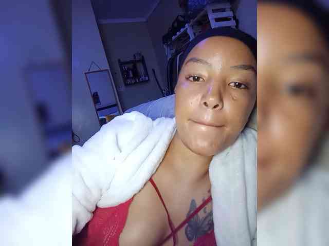 BeautifulGia webcam
