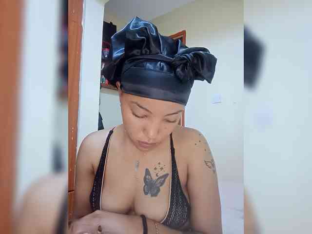 BeautifulGia webcam