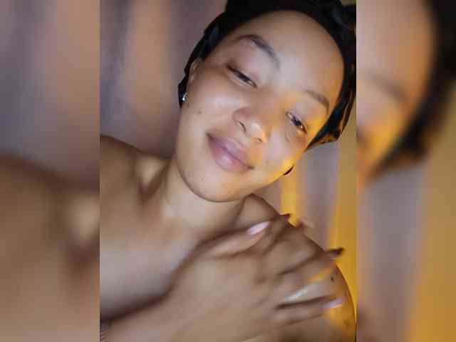 BeautifulGia webcam