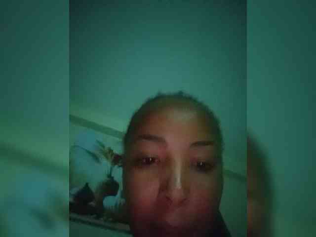 BeautifulGia webcam